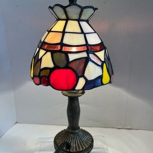Tiffany style Stained glass small table lamp.